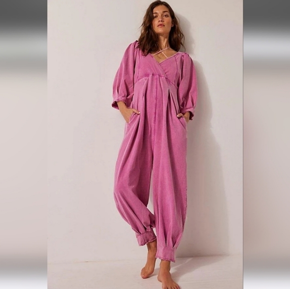 Free People Lotta Love Romper In A Washed Pink Color with Pockets - Picture 4 of 9